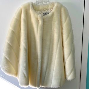 Vintage Cream Faux‎ Fur Cape